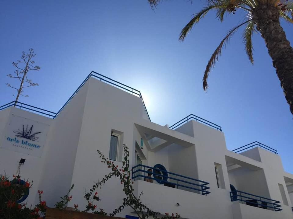 Arto Blanco Appartement Agua Amarga  Buitenkant foto